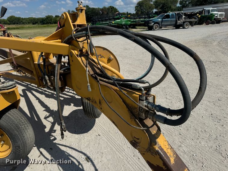 image for item MV9097 2008 Vermeer  R2300 hay rake