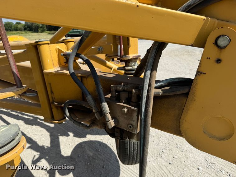 image for item MV9097 2008 Vermeer  R2300 hay rake