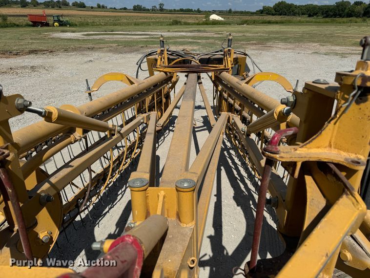 image for item MV9097 2008 Vermeer  R2300 hay rake