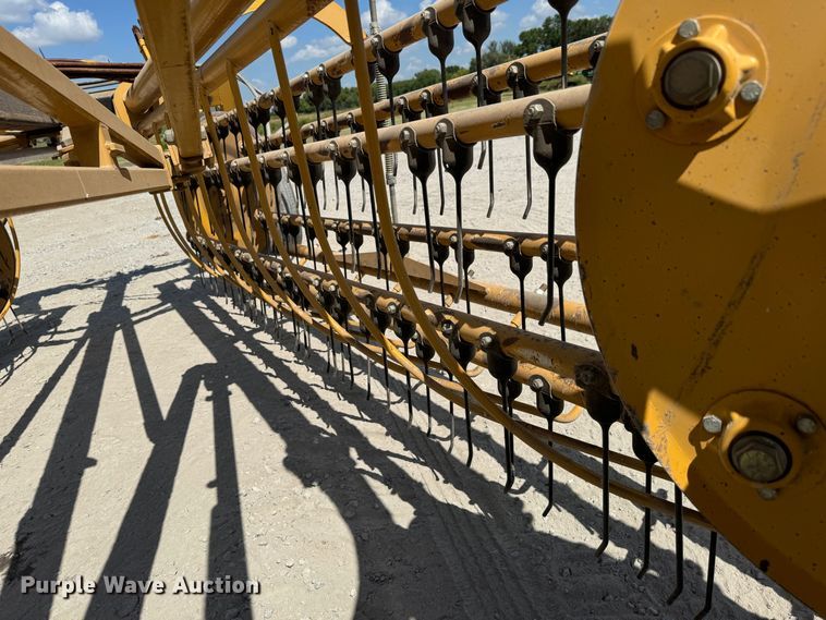 image for item MV9097 2008 Vermeer  R2300 hay rake