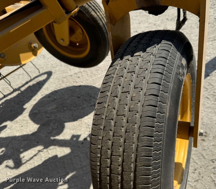 image for item MV9097 2008 Vermeer  R2300 hay rake