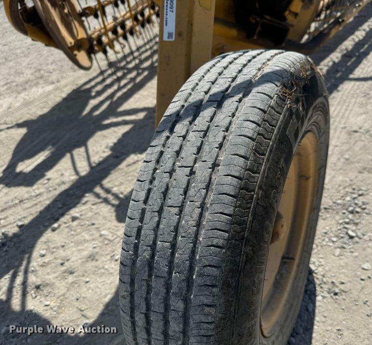 image for item MV9097 2008 Vermeer  R2300 hay rake