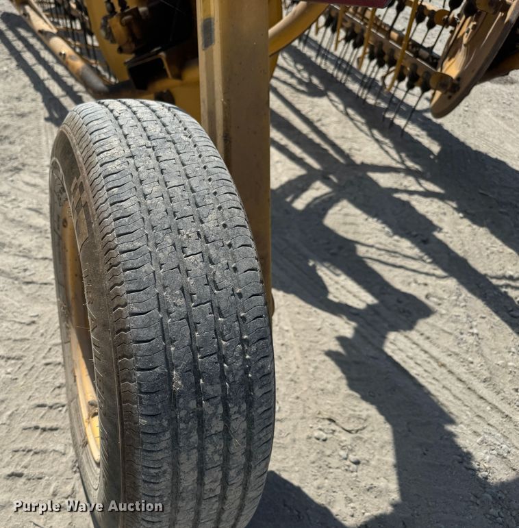 image for item MV9097 2008 Vermeer  R2300 hay rake