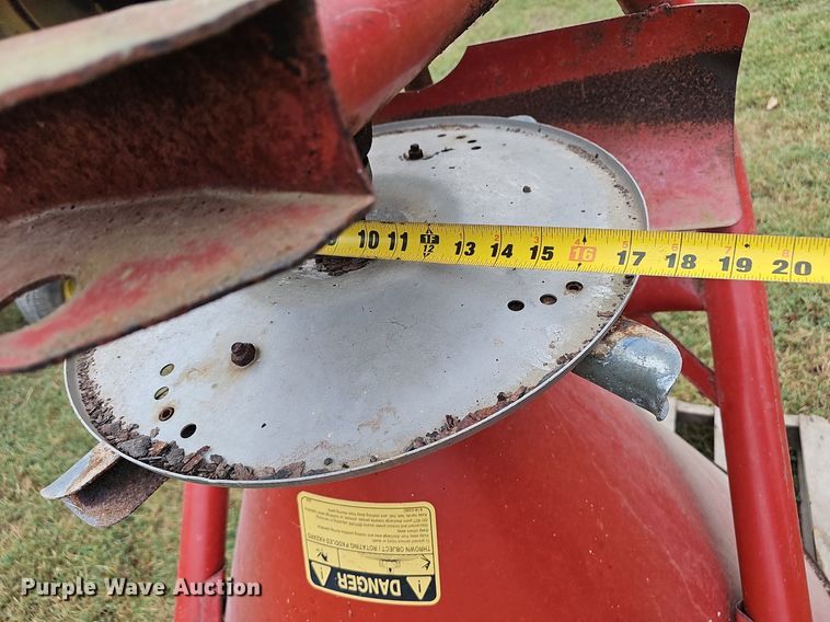 image for item NX9259 2005 Cosmo 500 spreader