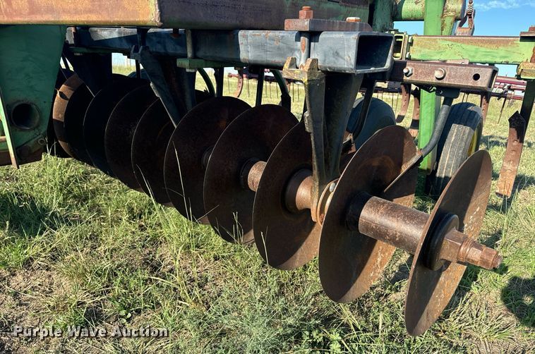 image for item OE9236 John Deere 1710A disk ripper