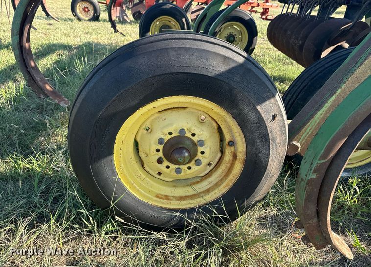 image for item OE9236 John Deere 1710A disk ripper