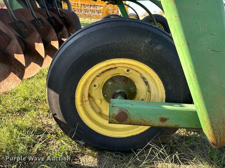 image for item OE9236 John Deere 1710A disk ripper