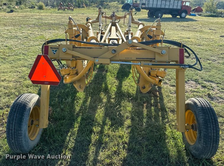 image for item OE9237 2008 Vermeer R2300 hay rake