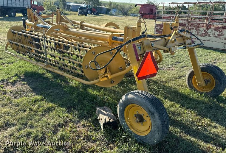 image for item OE9237 2008 Vermeer R2300 hay rake