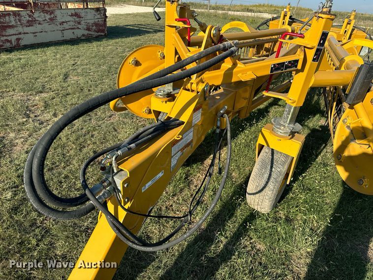 image for item OE9237 2008 Vermeer R2300 hay rake