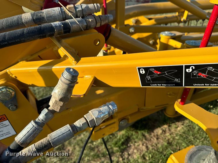 image for item OE9237 2008 Vermeer R2300 hay rake