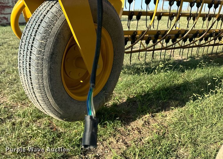 image for item OE9237 2008 Vermeer R2300 hay rake