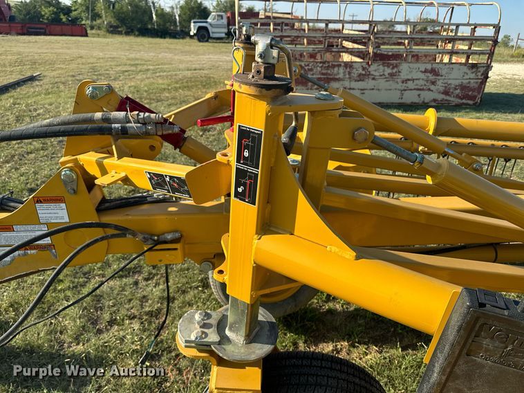 image for item OE9237 2008 Vermeer R2300 hay rake