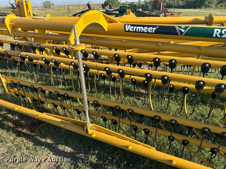 image for item OE9237 2008 Vermeer R2300 hay rake