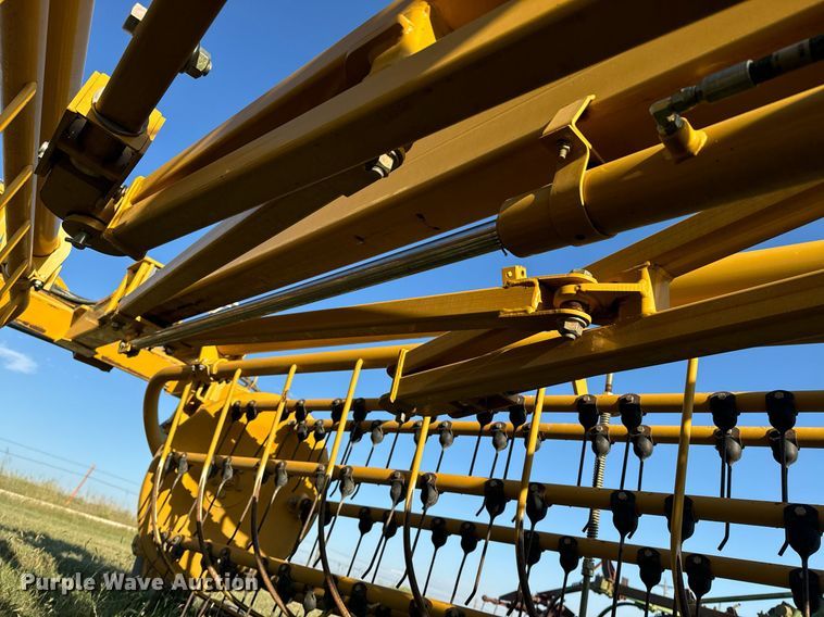 image for item OE9237 2008 Vermeer R2300 hay rake