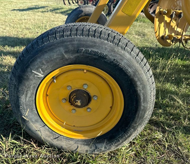 image for item OE9237 2008 Vermeer R2300 hay rake