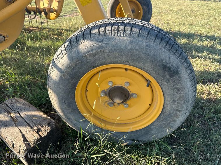 image for item OE9237 2008 Vermeer R2300 hay rake