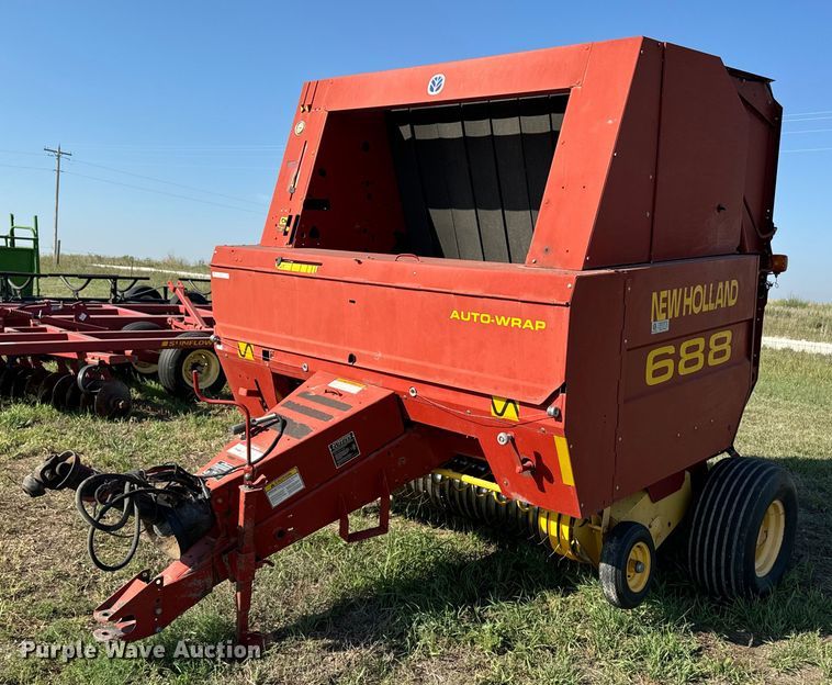 image for item OE9242 2001 New Holland 688 round baler