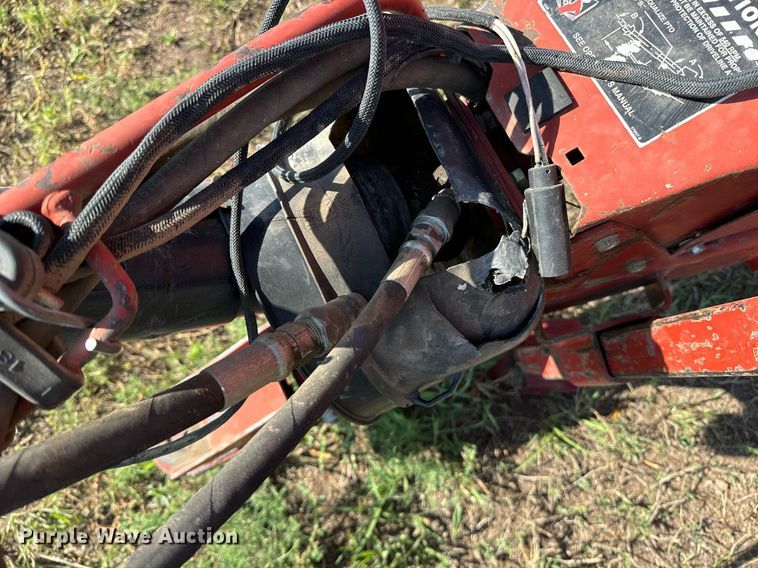 image for item OE9242 2001 New Holland 688 round baler