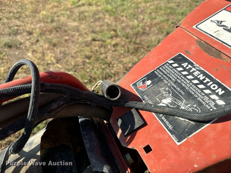 image for item OE9242 2001 New Holland 688 round baler