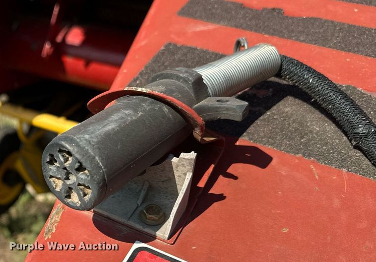 image for item OE9242 2001 New Holland 688 round baler