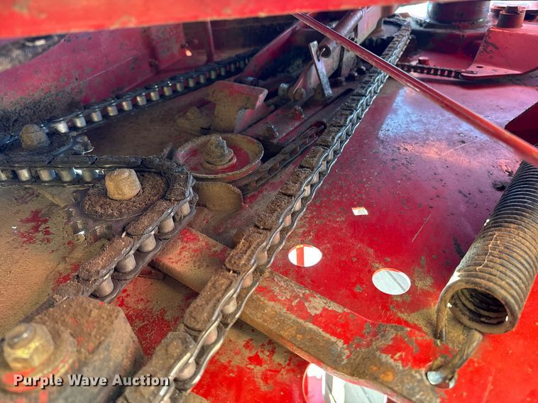 image for item OE9242 2001 New Holland 688 round baler