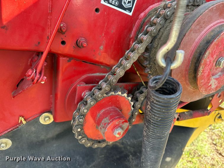 image for item OE9242 2001 New Holland 688 round baler