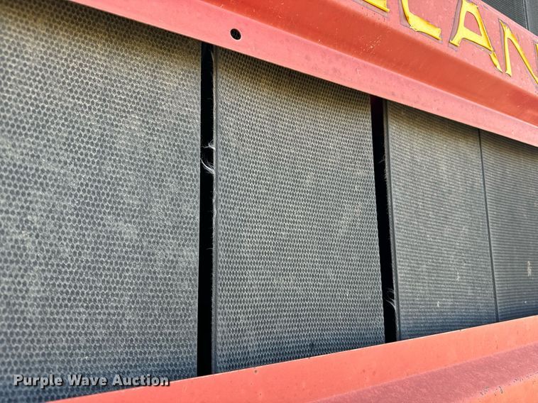 image for item OE9242 2001 New Holland 688 round baler