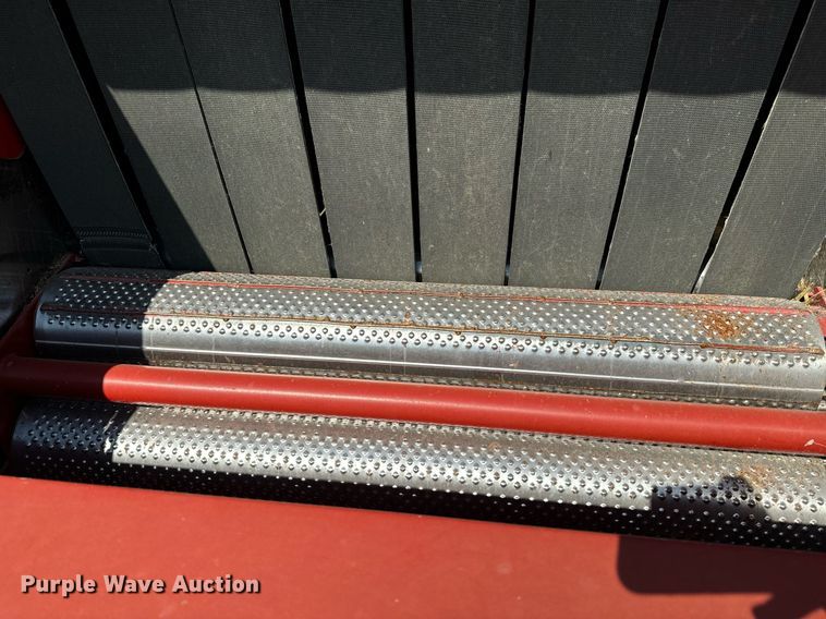 image for item OE9242 2001 New Holland 688 round baler