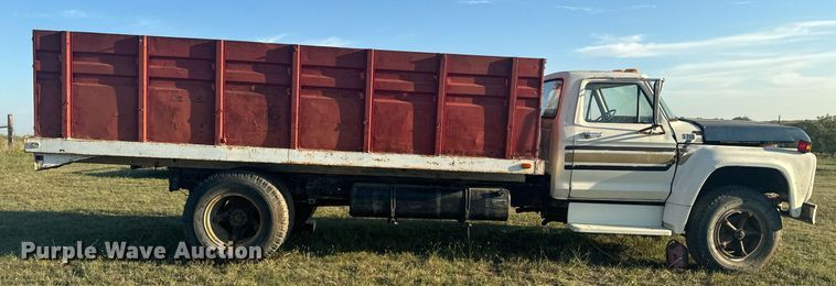 image for item OE9244 1976 Ford F700 grain truck