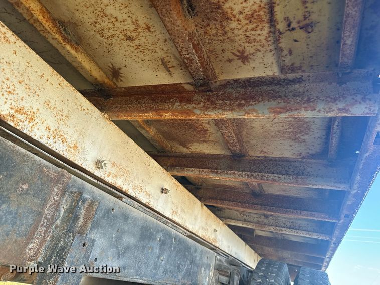 image for item OE9244 1976 Ford F700 grain truck