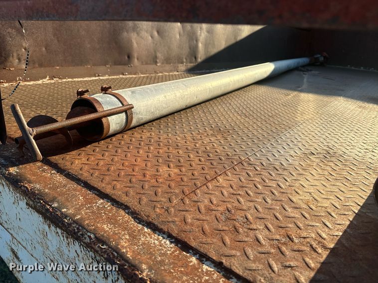 image for item OE9244 1976 Ford F700 grain truck