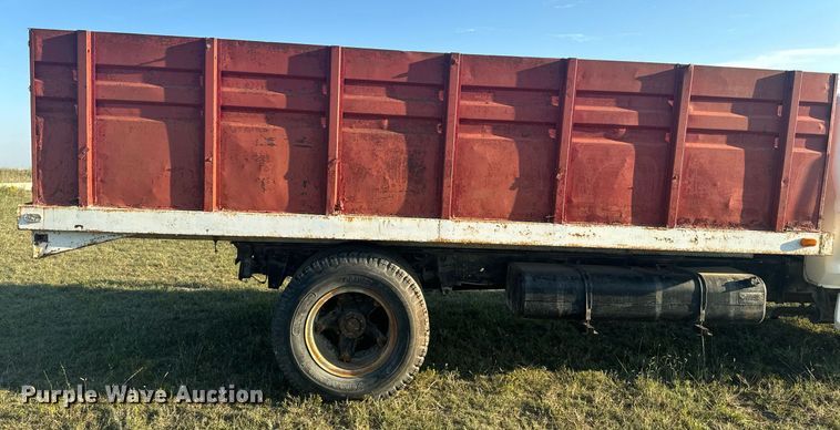 image for item OE9244 1976 Ford F700 grain truck