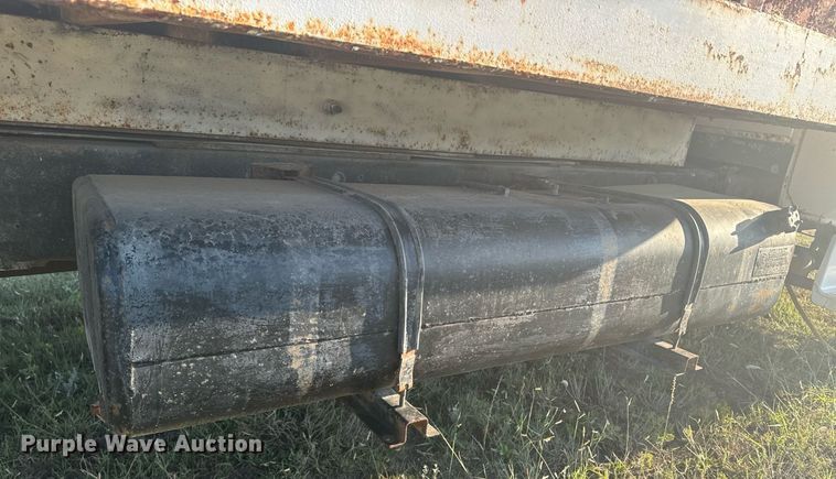 image for item OE9244 1976 Ford F700 grain truck