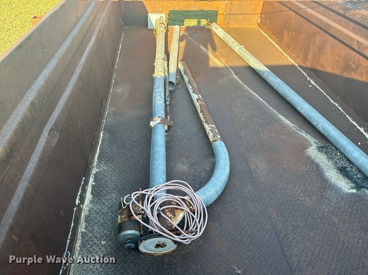 image for item OE9244 1976 Ford F700 grain truck