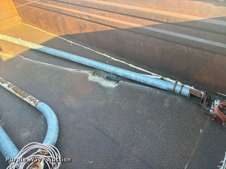 image for item OE9244 1976 Ford F700 grain truck