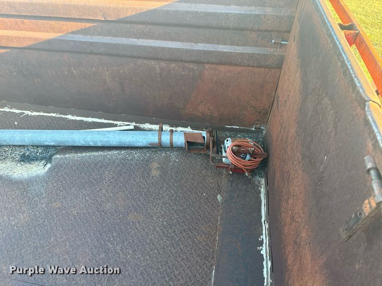 image for item OE9244 1976 Ford F700 grain truck