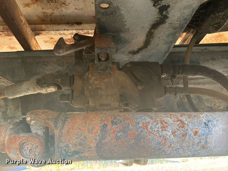 image for item OE9244 1976 Ford F700 grain truck