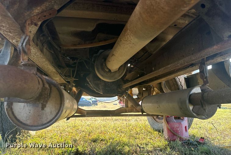 image for item OE9244 1976 Ford F700 grain truck