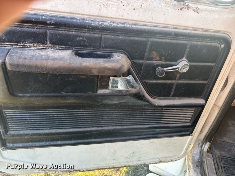 image for item OE9244 1976 Ford F700 grain truck