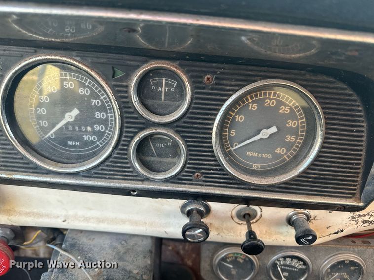 image for item OE9244 1976 Ford F700 grain truck