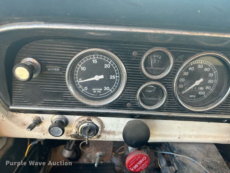 image for item OE9244 1976 Ford F700 grain truck