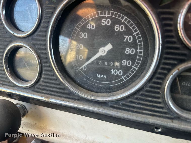 image for item OE9244 1976 Ford F700 grain truck