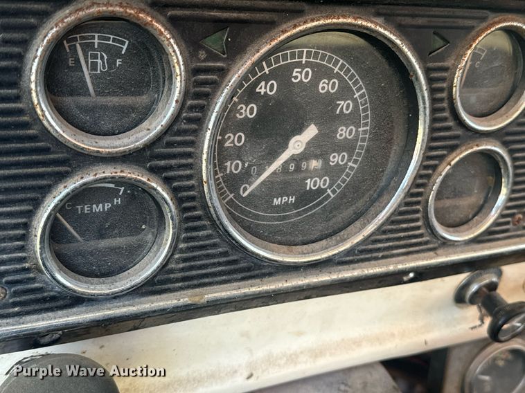 image for item OE9244 1976 Ford F700 grain truck