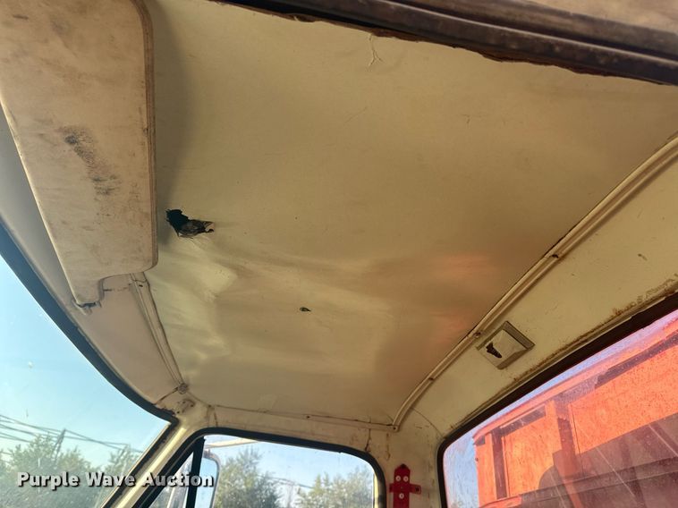 image for item OE9244 1976 Ford F700 grain truck