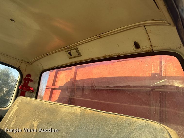 image for item OE9244 1976 Ford F700 grain truck