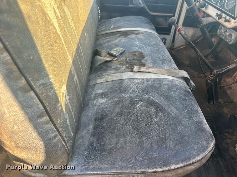 image for item OE9244 1976 Ford F700 grain truck