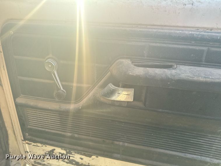 image for item OE9244 1976 Ford F700 grain truck