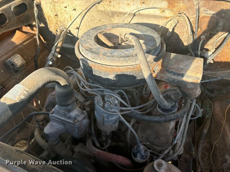 image for item OE9244 1976 Ford F700 grain truck