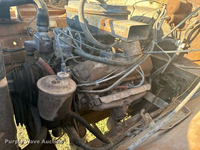 image for item OE9244 1976 Ford F700 grain truck